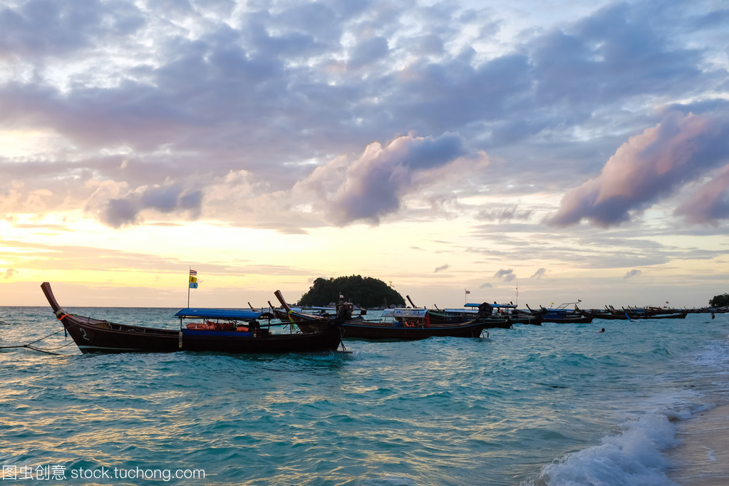 航跡交匯處 海上黎明與空中國際貨運代理的雙重奏