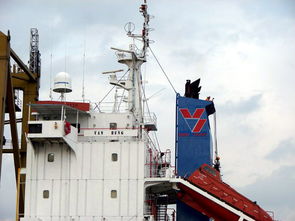 海上日記 商船煙筒里的陸路鄉愁
